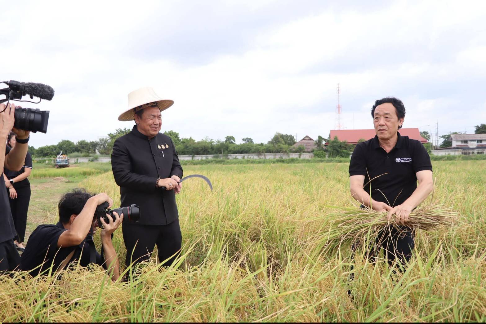 title - เลขาธิการสำนักงานการปฏิรูปที่ดินเพื่อเกษตรกรรม ให้การต้อนรับ ดร. ฉู ตงหยู (Qu Dongyu) นักการทูตและนักวิชาการชาวจีน ดำรงตำแหน่ง ผู้อำนวยการใหญ่องค์การอาหารและเกษตรแห่งสหประชาชาติ (FAO) พร้อมด้วยคณะผู้แทน FAO ในโอกาสเดินทางมาเยือนประเทศไทย ณ ศูนย์ส่งเสริมและพัฒนาอาชีพเสริมนอกภาคการเกษตร